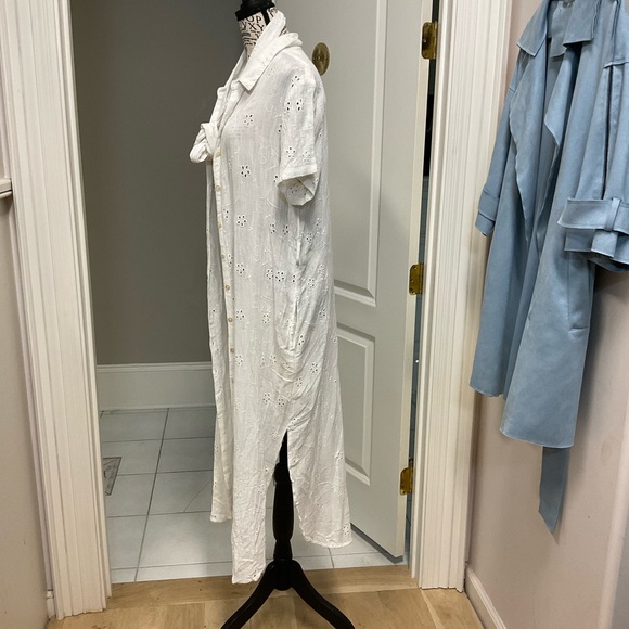 Dress with buttons and belt - Picture 2 of 5